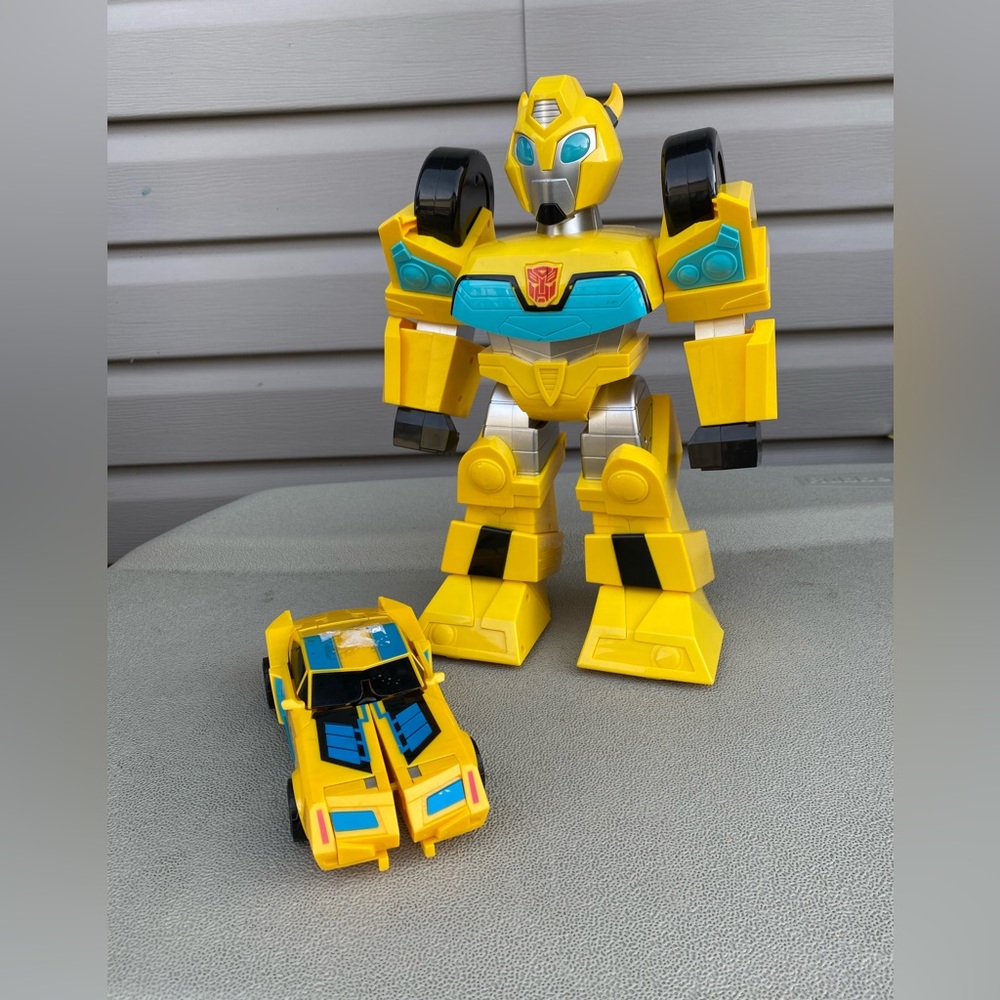 Hasbro Transformers Rescue Bots Academy Bumblebee (Missing Controller)